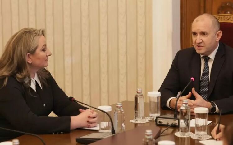 ГЕРБ прати Сачева сама при Радев, за да откаже първия мандат