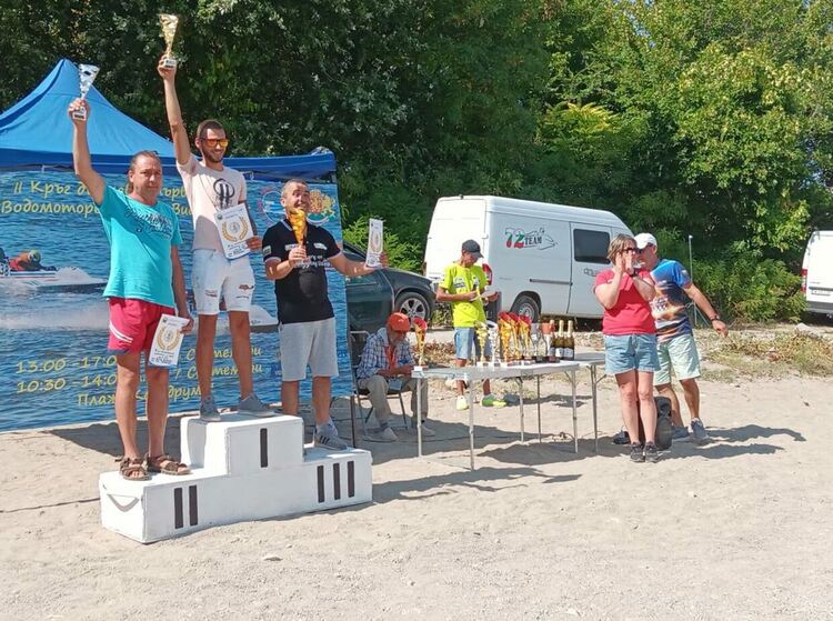 Първомайци завоюваха сребро във водомоторния спорт