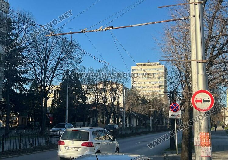 Поддържащ кабел на тролейбусната мрежа се скъса на бул. &bdquo;Раковски&ldquo; 
