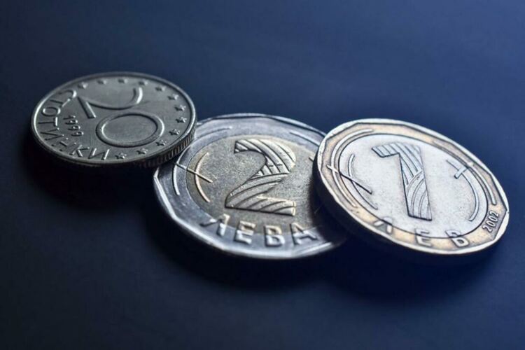 Еврото идва: Какво да правим със спестените монети и как да ги обменим