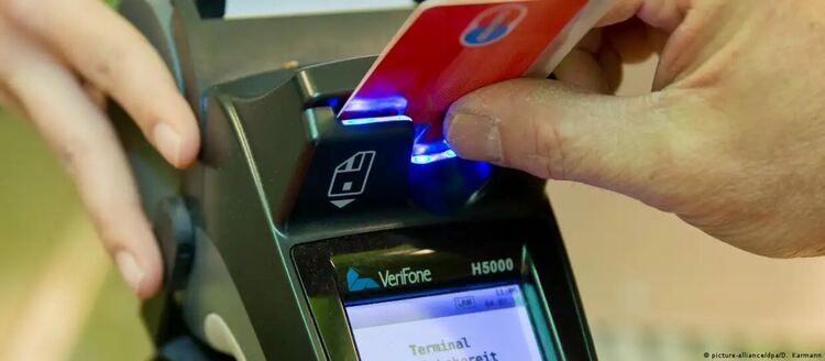 Картовите разплащания са удобни, но крият и рискове