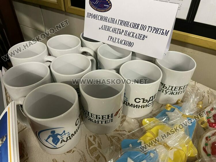 Коледен благотворителен базар в Съдебна палата&nbsp;&ndash; Хасково в подкрепа на две деца