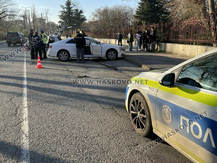 Двама млади водачи са в болница след катастрофа до Градската градина