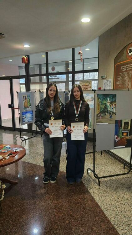 Ученички от Езиковата гимназия в Хасково с първо и второ място в Национален конкурс по приложно изкуство