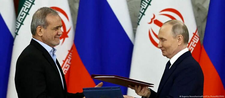 През 2025 г. иранският президент Масуд Пезешкиан подписа с Владимир Путин споразумение за стратегическо партньорство с Русия