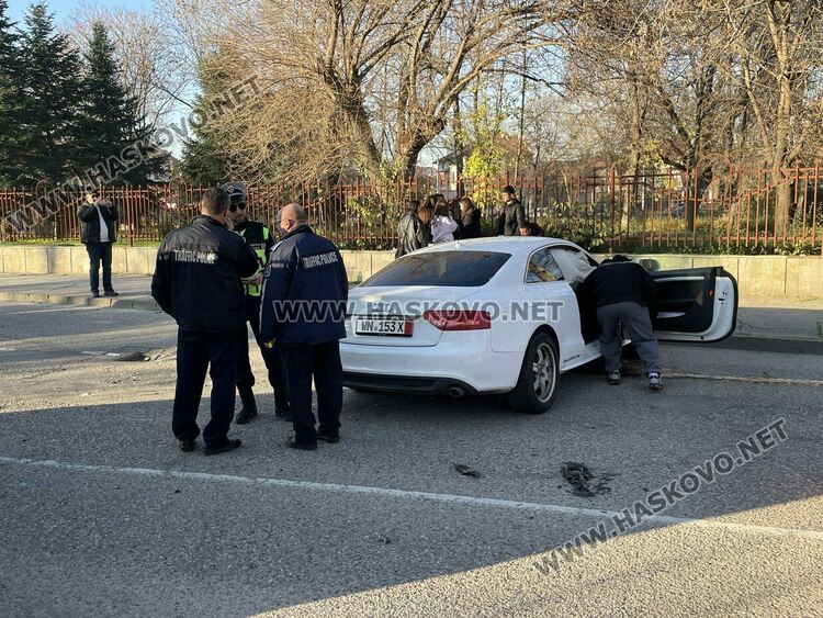 Двама млади водачи са в болница след катастрофа до Градската градина