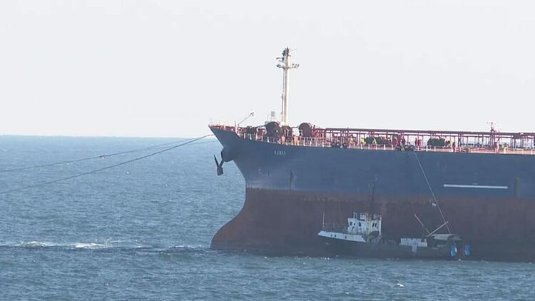 Случаят &bdquo;Кайрос&ldquo;: Руският &bdquo;сенчест флот&ldquo; на българския бряг