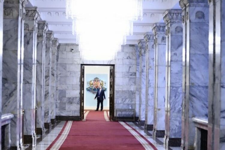 Продължават консултациите при президента