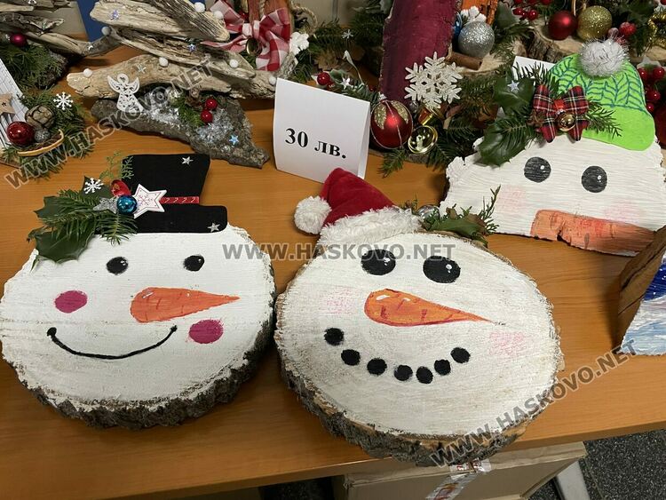 Коледен благотворителен базар в Съдебна палата&nbsp;&ndash; Хасково в подкрепа на две деца