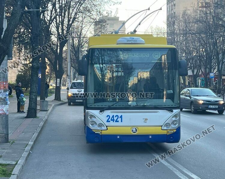 Поддържащ кабел на тролейбусната мрежа се скъса на бул. &bdquo;Раковски&ldquo; 
