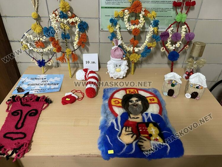 Коледен благотворителен базар в Съдебна палата&nbsp;&ndash; Хасково в подкрепа на две деца