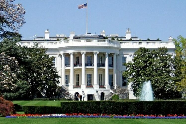 САЩ готвят нови санкции срещу руския петролен сектор, ако Путин не спре войната