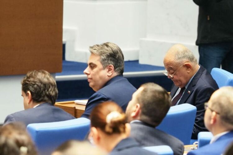 Редовният Бюджет 2026 влиза в пленарна зала, ПП-ДБ свиква нов протест