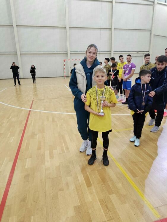 Футболен турнир, организиран от ученици, събра средства за деца без родители в Рудозем