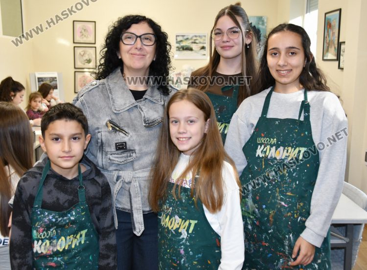 Веселина Делчева, Косара Атанасова, Сюзан Жулиянова (отзад, отляво - надясно); Еймет и Екатерина (отпред)