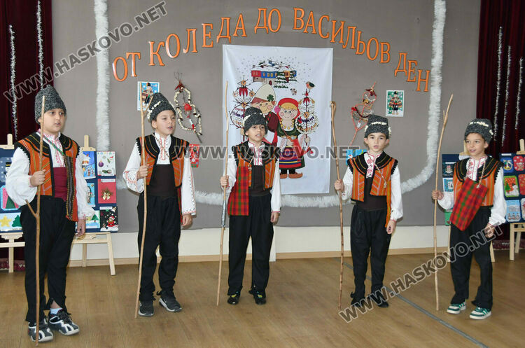 Наградиха победителите в конкурса за коледни картички и сурвачки в Хасково