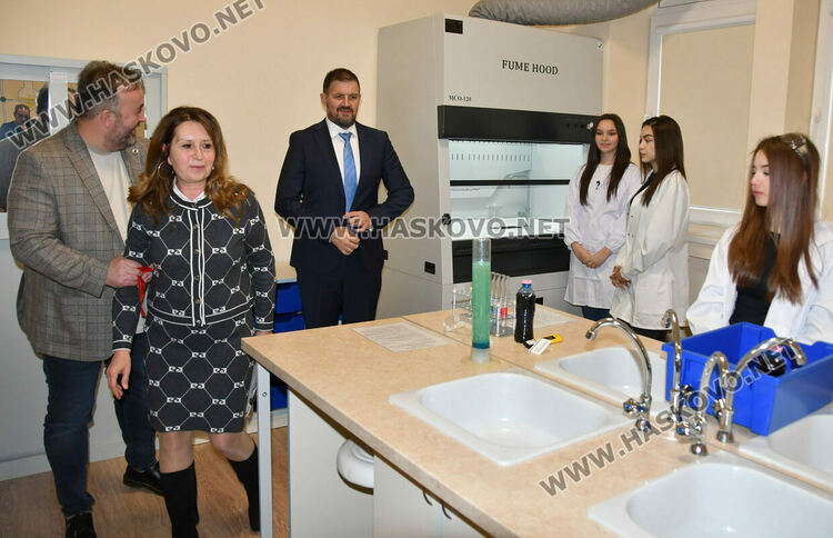 Откриха високотехнологичен STEM център в СУ &bdquo;Васил Левски&ldquo; Хасково 