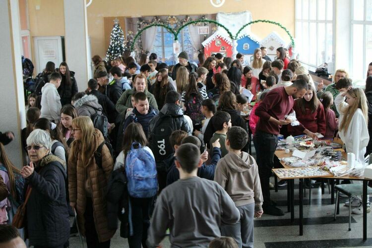 Когато доброто обединява: над 23 000 лева събра благотворителен базар в ОУ &bdquo;Пенчо Славейков&ldquo;