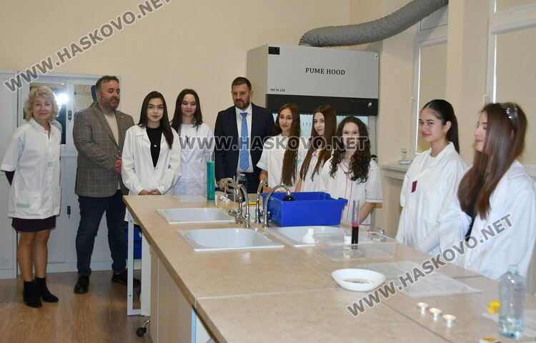 Откриха високотехнологичен STEM център в СУ &bdquo;Васил Левски&ldquo; Хасково 