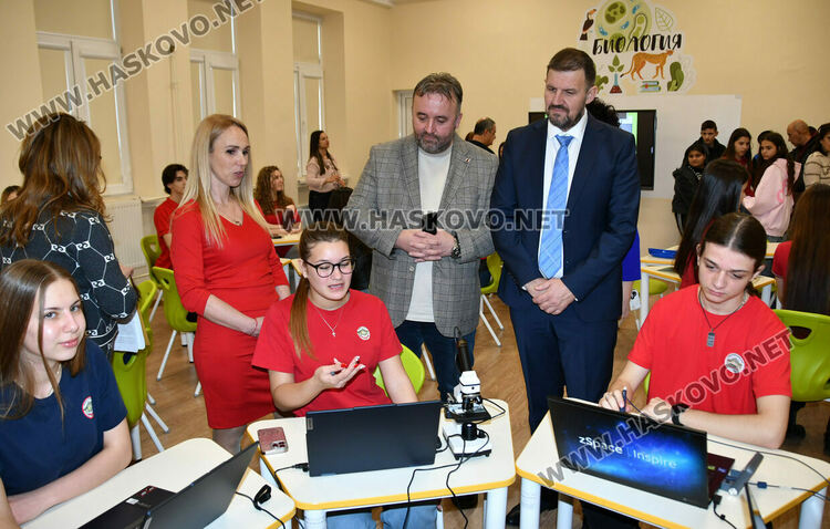 Откриха високотехнологичен STEM център в СУ &bdquo;Васил Левски&ldquo; Хасково 