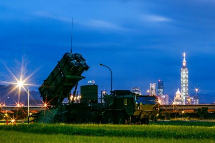 Тайванската военна система за противовъздушна отбрана Patriot, разположена в парк като част от годишните военни учения Han Kuang в Тайпе, Тайван, 15 юли 2025 г., насочени към тестване на отбранителните способности на войските в случай на потенциално нашествие от страна на Китай. 