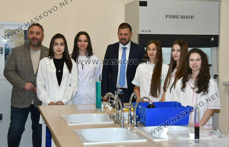 Откриха високотехнологичен STEM център в СУ &bdquo;Васил Левски&ldquo; Хасково 