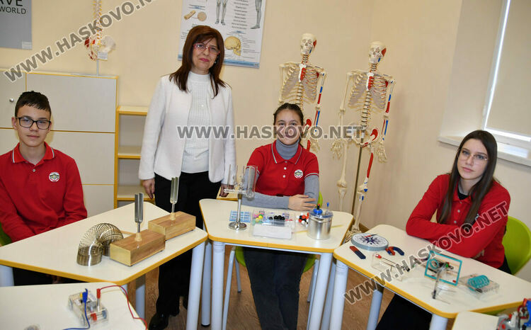 Откриха високотехнологичен STEM център в СУ &bdquo;Васил Левски&ldquo; Хасково 