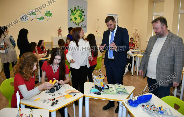 Откриха високотехнологичен STEM център в СУ &bdquo;Васил Левски&ldquo; Хасково 