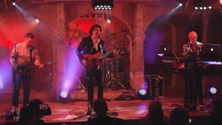 Asia обявиха нов концертен албум &bdquo;Live In England&ldquo;