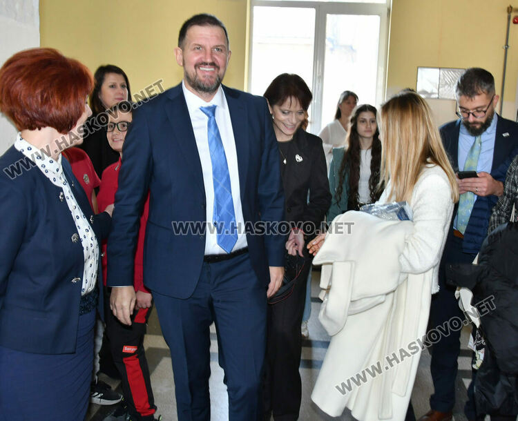 Откриха високотехнологичен STEM център в СУ &bdquo;Васил Левски&ldquo; Хасково 