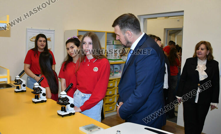 Откриха високотехнологичен STEM център в СУ &bdquo;Васил Левски&ldquo; Хасково 