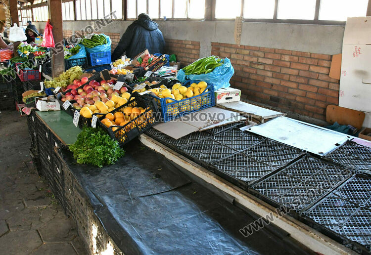 Заради еврото много от търговците на Зеленчуковия пазар в Хасково няма да работят през януари 