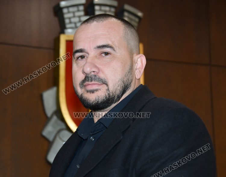 Новият общински съветник Ерол Искендер положи клетва