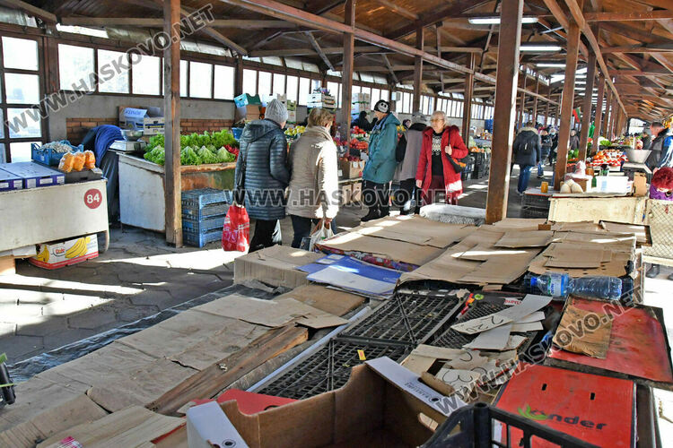 Заради еврото много от търговците на Зеленчуковия пазар в Хасково няма да работят през януари 