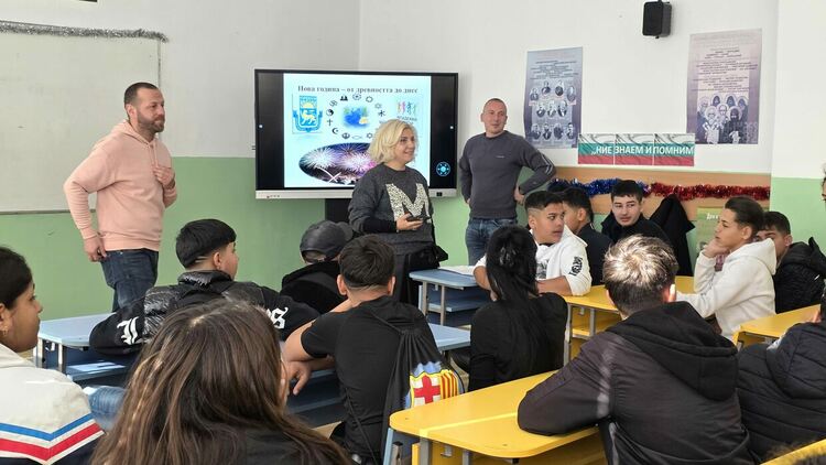 Нова година &ndash; от древността до днес: традиции, религии и етноси в ОУ"П.К.Яворов"