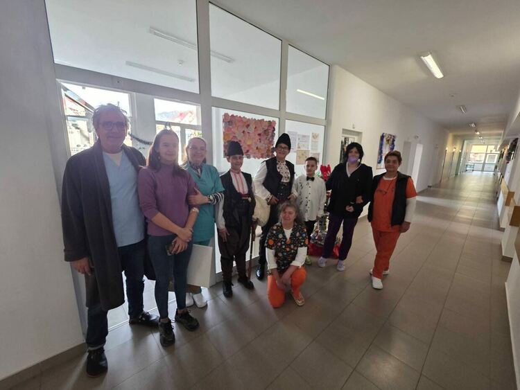 ОУ &bdquo;Проф. д-р Асен Златаров&ldquo; &ndash; Смолян събра над 3000 лв. в подкрепа на инициативата &bdquo;Топъл обяд&ldquo;