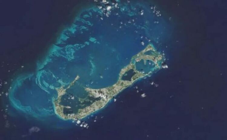 Сателитно изображение на Бермудските острови от Landsat 8.