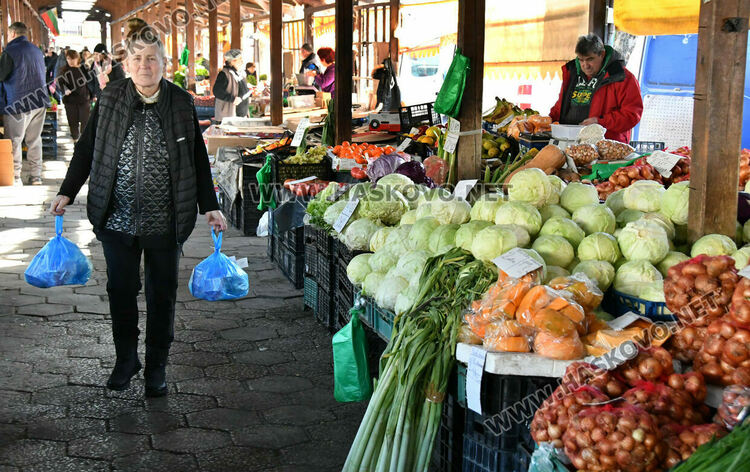 Заради еврото много от търговците на Зеленчуковия пазар в Хасково няма да работят през януари 