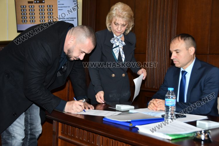 Новият общински съветник Ерол Искендер положи клетва