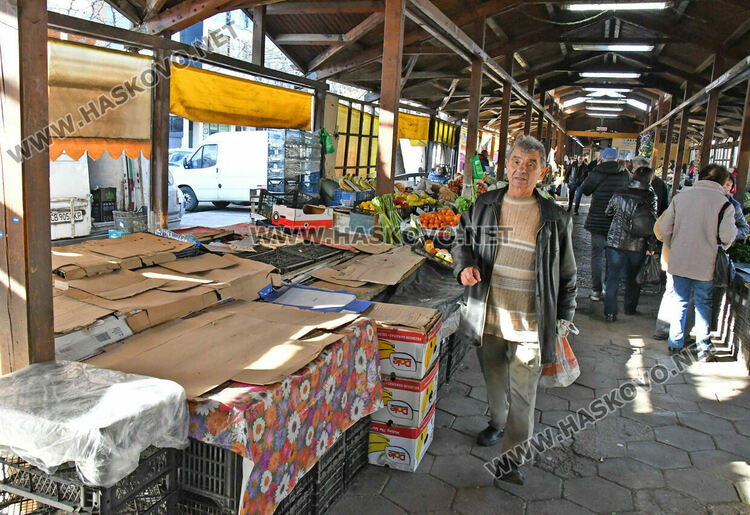 Заради еврото много от търговците на Зеленчуковия пазар в Хасково няма да работят през януари 