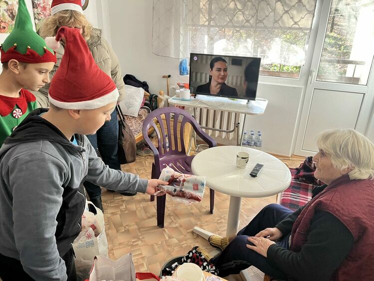 &bdquo;Едно налице, едно наопаки&ldquo;&nbsp;&ndash; жест на внимание, топлина и усмивки за възрастните хора в Хасково 