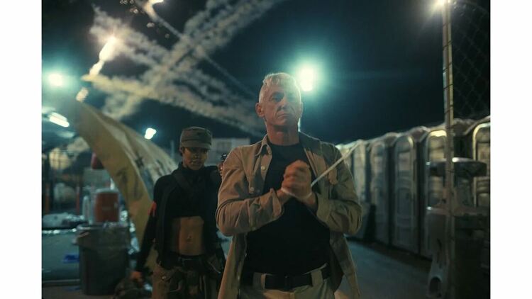 Гледаме номинирания за &bdquo;Златен глобус&ldquo; филм &bdquo;Битка след битка&ldquo; ексклузивно в HBO Max