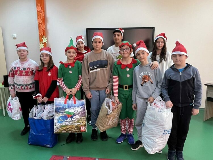 &bdquo;Едно налице, едно наопаки&ldquo;&nbsp;&ndash; жест на внимание, топлина и усмивки за възрастните хора в Хасково 