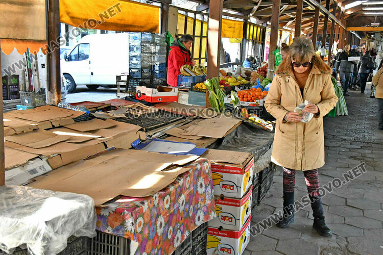 Заради еврото много от търговците на Зеленчуковия пазар в Хасково няма да работят през януари 