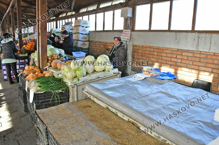 Заради еврото много от търговците на Зеленчуковия пазар в Хасково няма да работят през януари 
