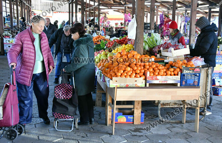 Заради еврото много от търговците на Зеленчуковия пазар в Хасково няма да работят през януари 