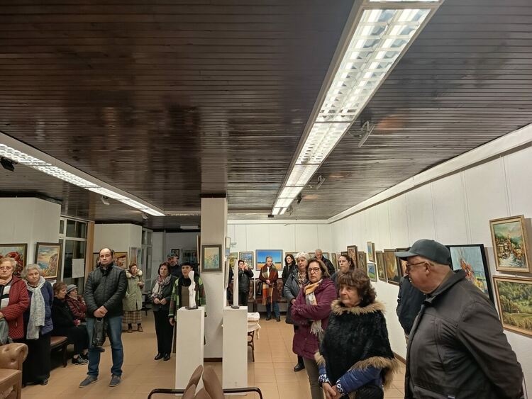 Традиционната Коледна и Новогодишна изложба на художници от Смолян бе открита в КДК