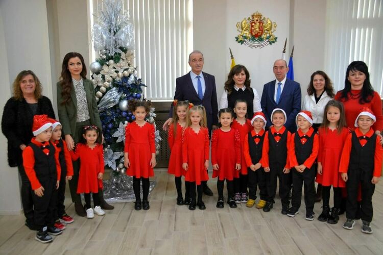 Добри гости коледари гостуваха на кмета на Асеновград