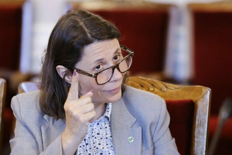 Белобрадова: Големият въпрос е колко хора от "домовата книга" държи Делян Пеевски