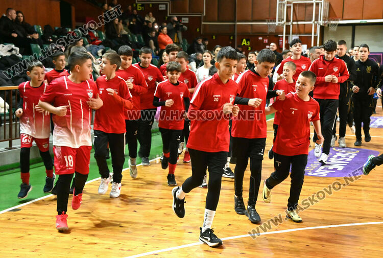 Стотици се включиха в благотворителна тренировка в Хасково 